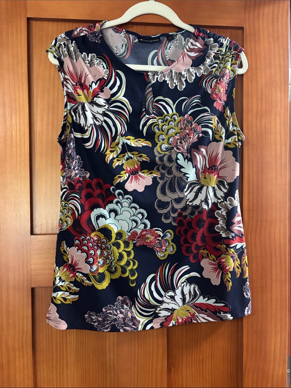 Navy Floral Sleeveless Keyhole Camisole